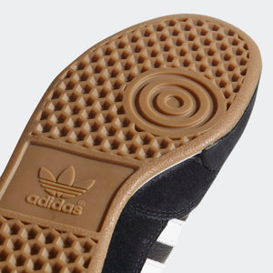 a picture of the outsole of the adidas mundial goal indoor soccer shoe