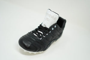 Akuna Cinquestelle Toro AG Soccer Cleat, Black & White, Buffalo Leather, 23 Conical Studs, Side View